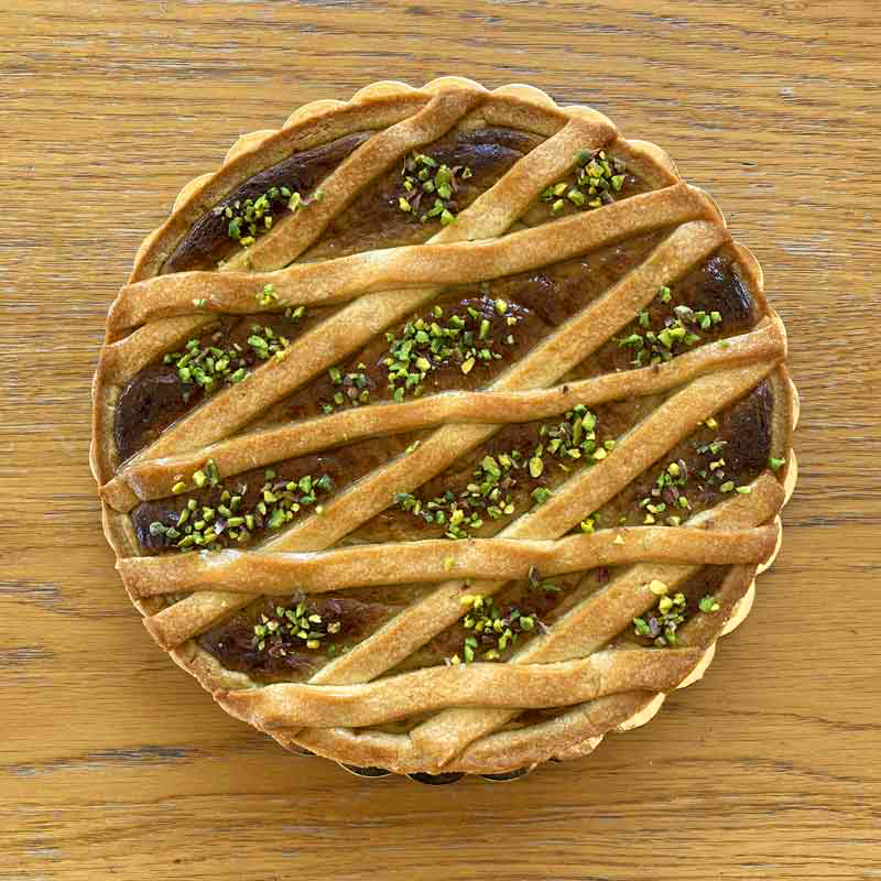 pasticceria. crostata con granella di pistacchio